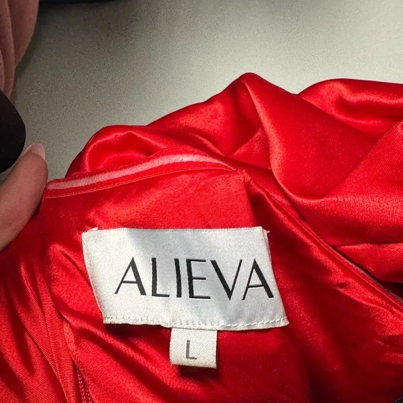 Alieva Red Off the Shoulder Cocktail Dress - Picture 7 of 8